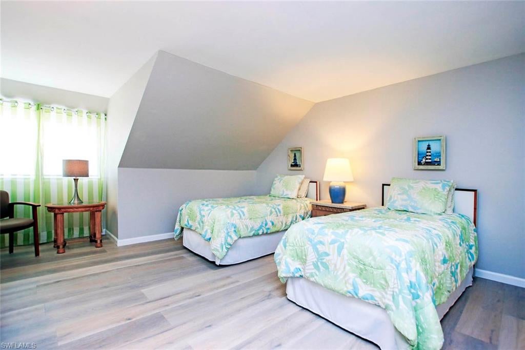 BAYSIDE VILLAS - Residential