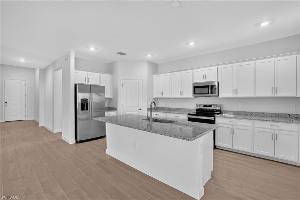 COUNTRY CLUB - Residential