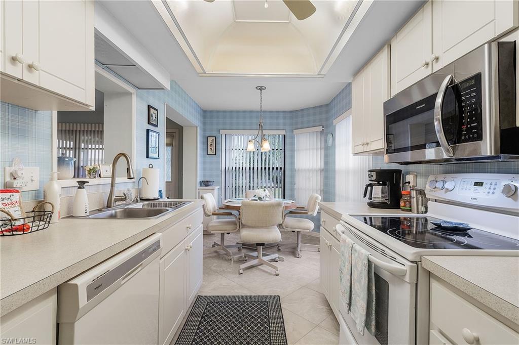 SABAL SPRINGS GOLF AND RACQUET CLUB - Residential