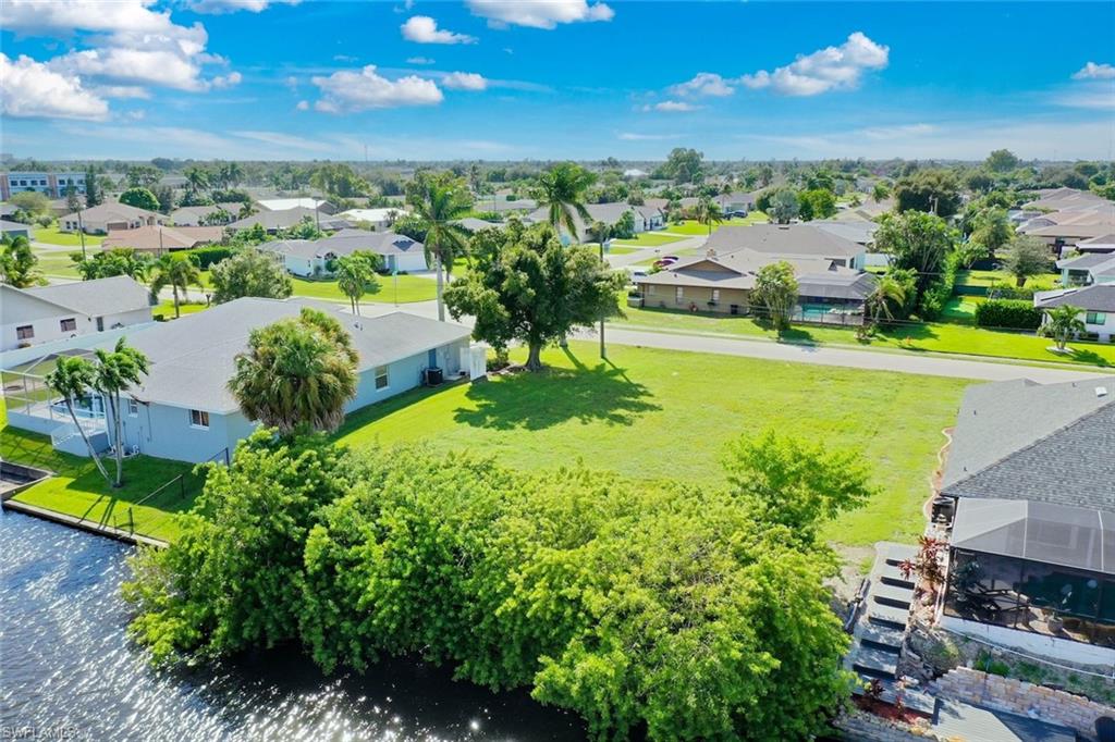 CAPE CORAL - Land