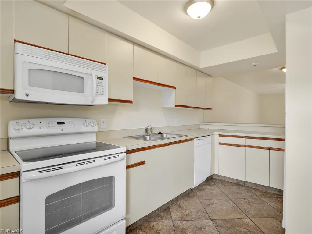 GOLF VILLAS OF BONITA SPRINGS - Residential