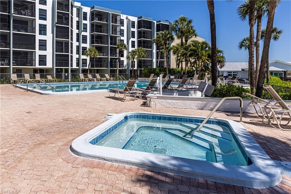 RIVERSIDE CLUB - Residential
