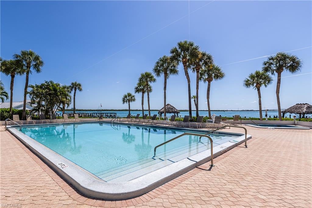 RIVERSIDE CLUB - Residential