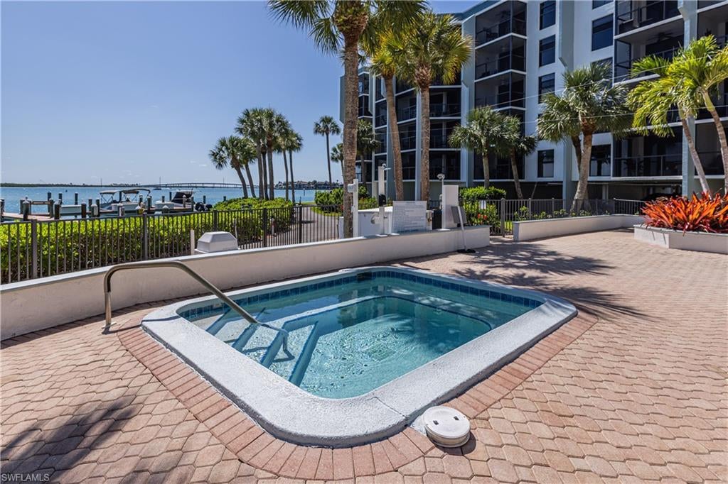 RIVERSIDE CLUB - Residential