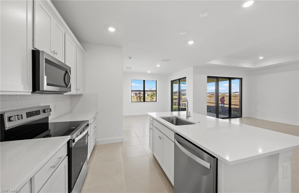 HAMPTON LAKES - Residential