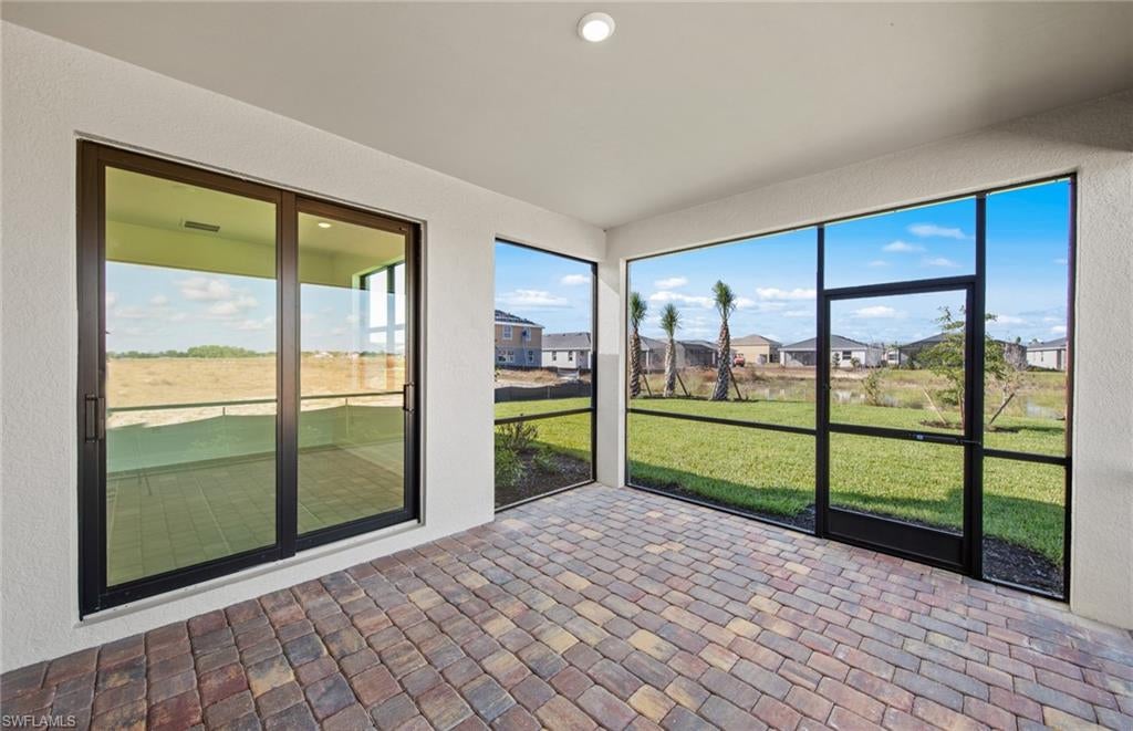 HAMPTON LAKES - Residential