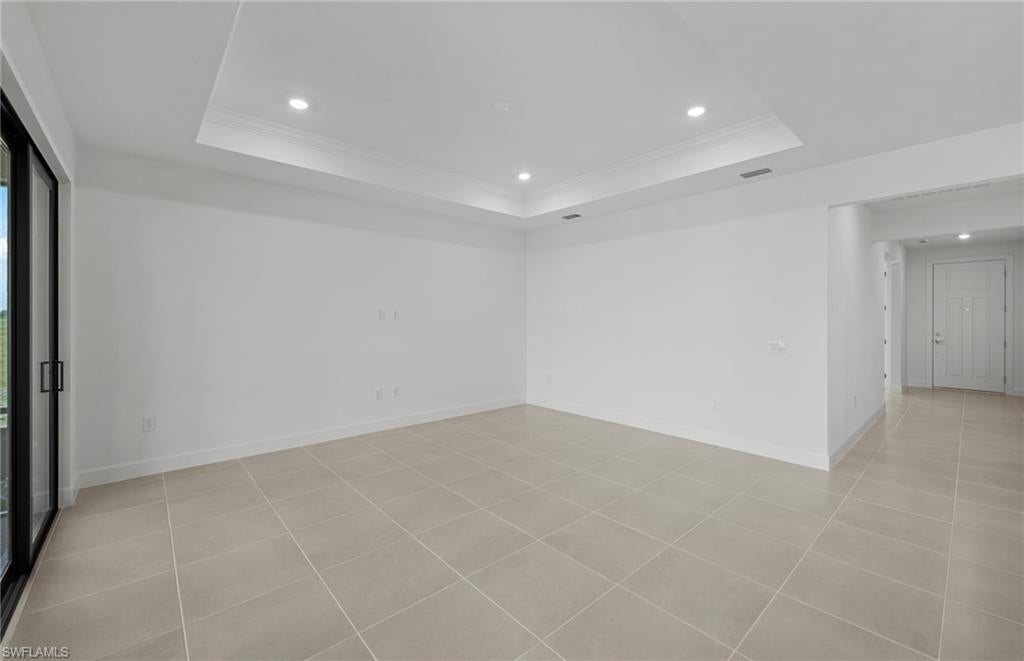 HAMPTON LAKES - Residential