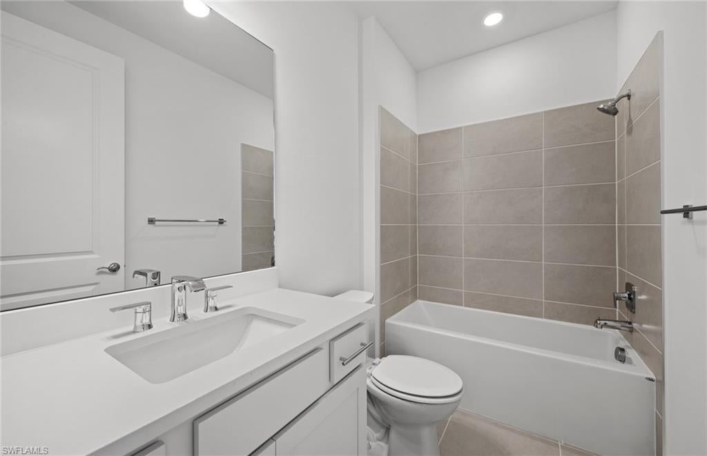 HAMPTON LAKES - Residential
