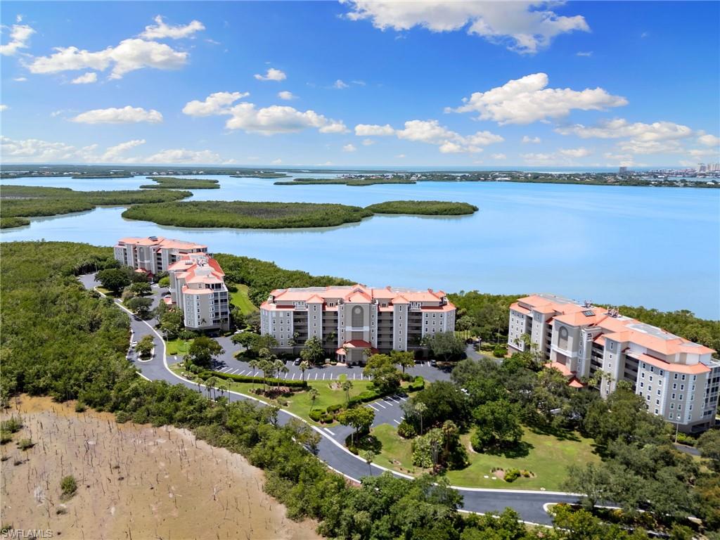 VINTAGE BAY - Residential