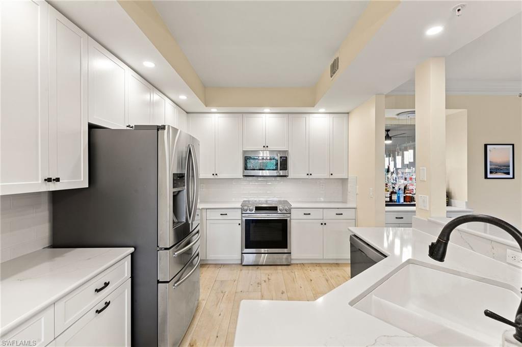 VINTAGE BAY - Residential