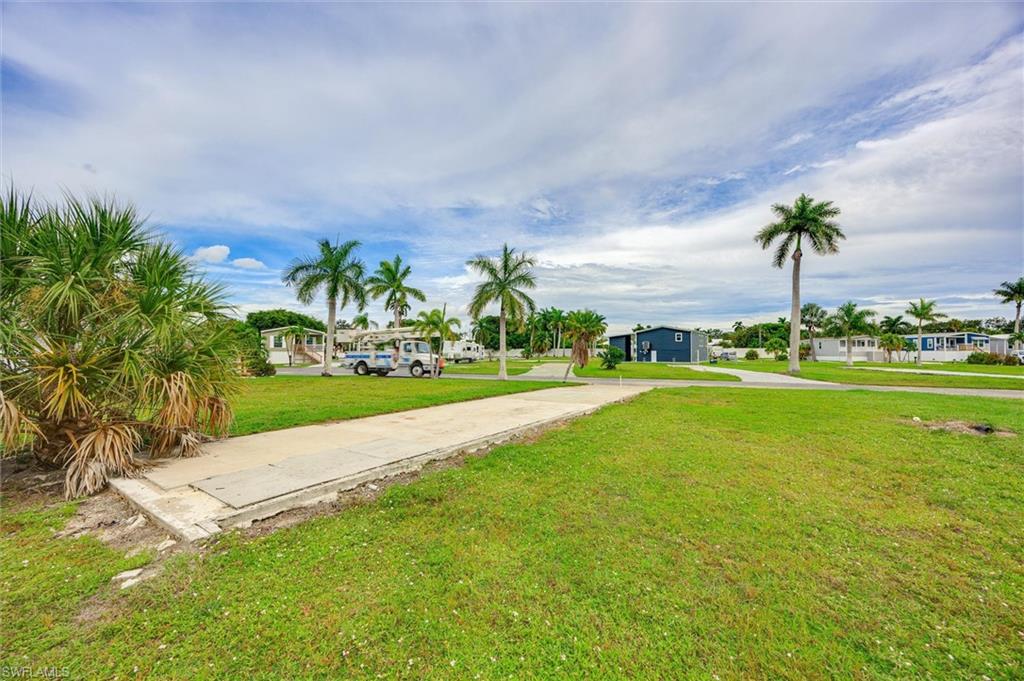 PLANTATION ESTATES MOBILE HOME - Land