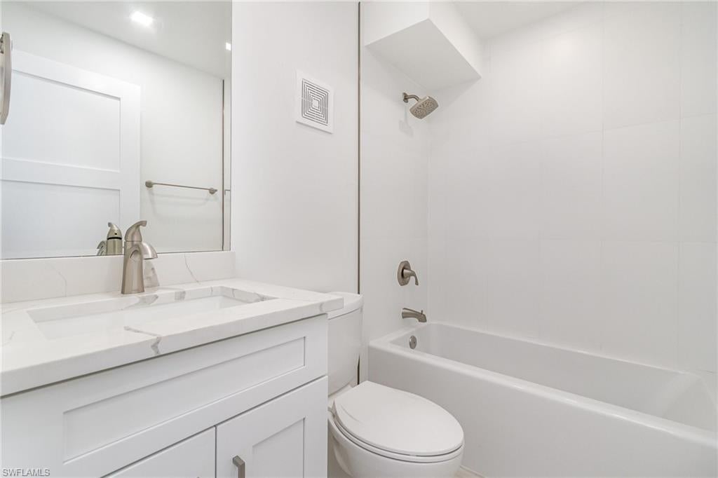 CASA BONITA II - Residential Lease