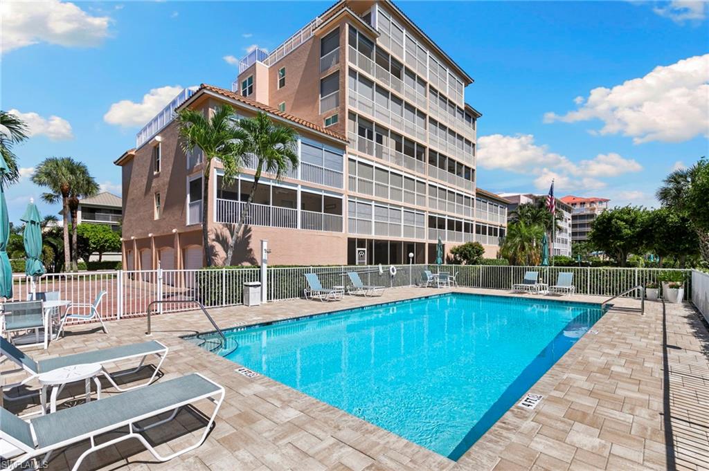 SURFWALK - Residential