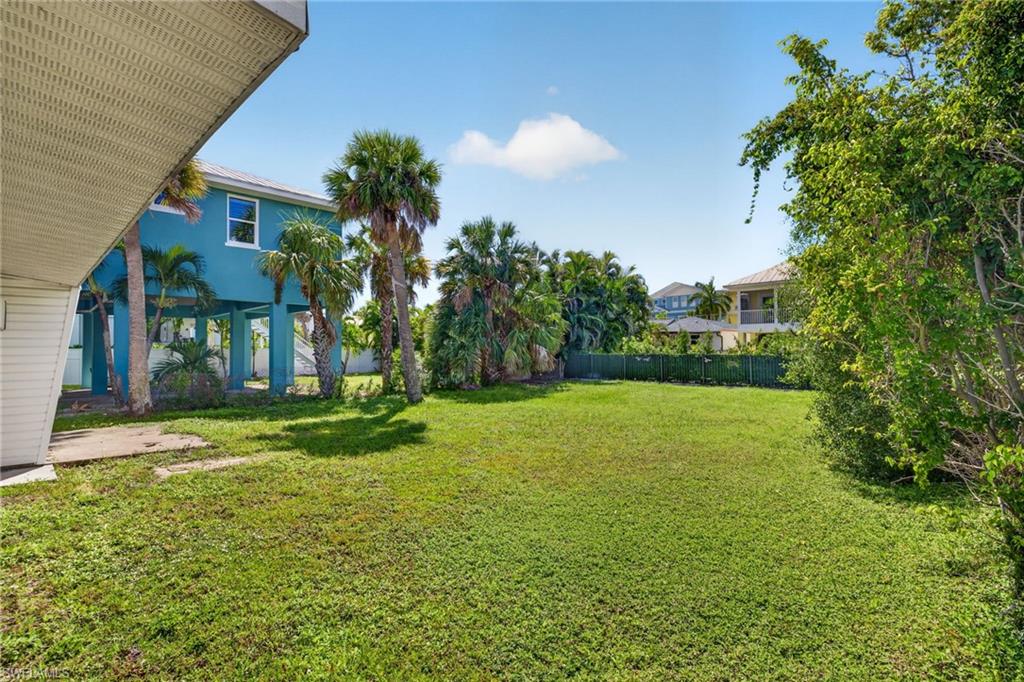 VENETIAN GARDENS - Land