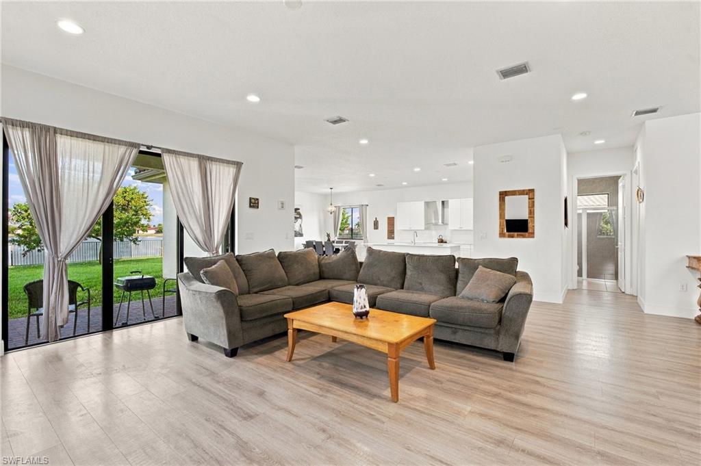 MAPLE RIDGE - Residential