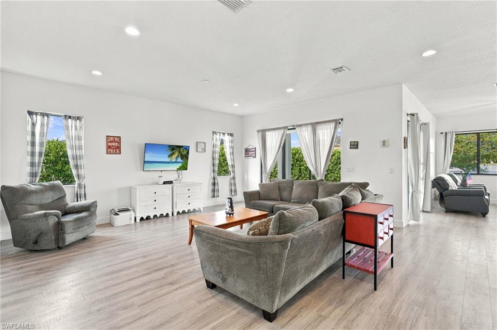 MAPLE RIDGE - Residential