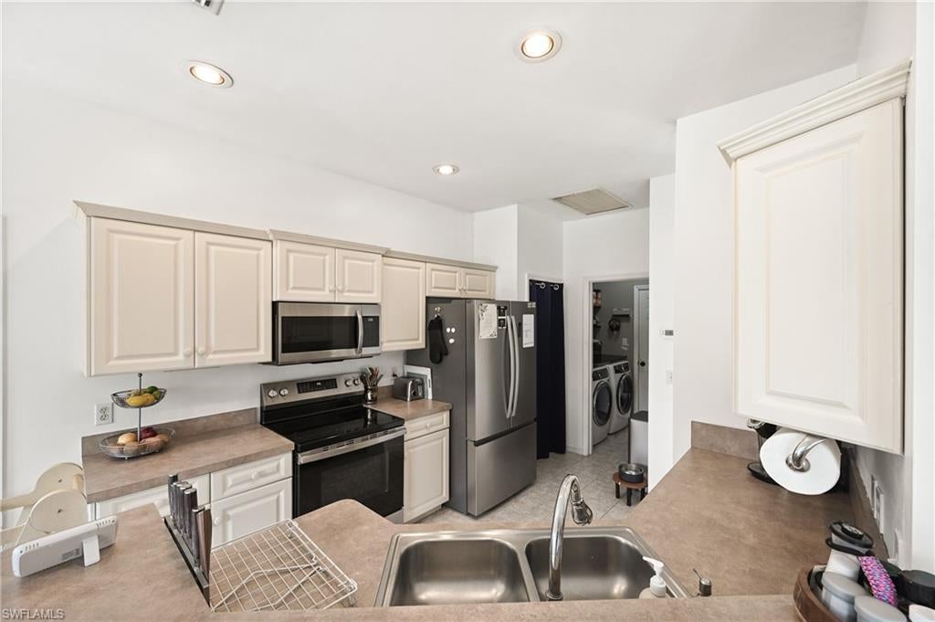 SAN CARLOS PARK - Residential