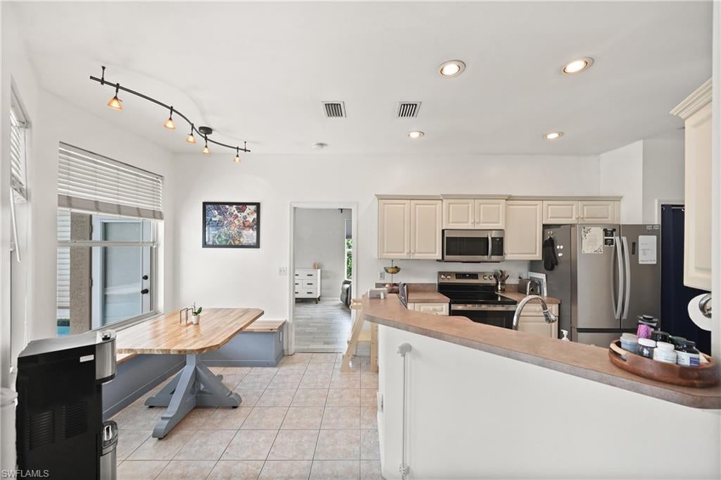 SAN CARLOS PARK - Residential