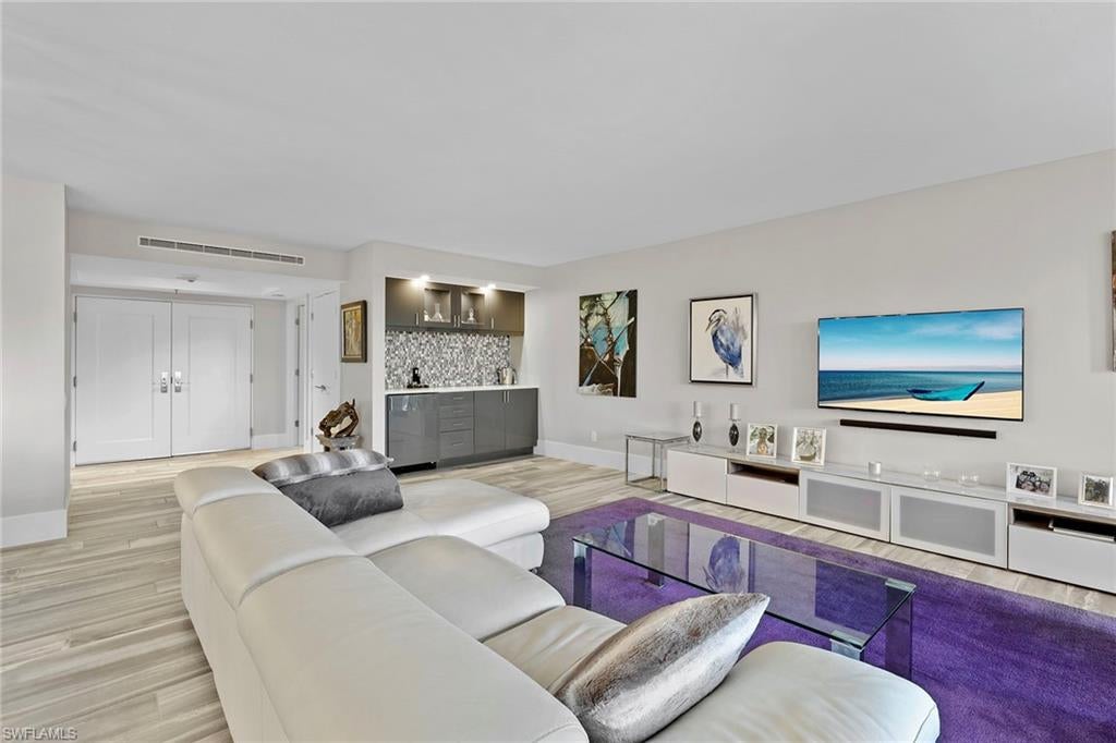MONACO BEACH CLUB - Residential