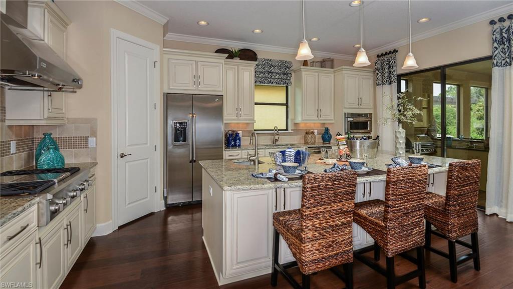 PEBBLE POINTE - Residential