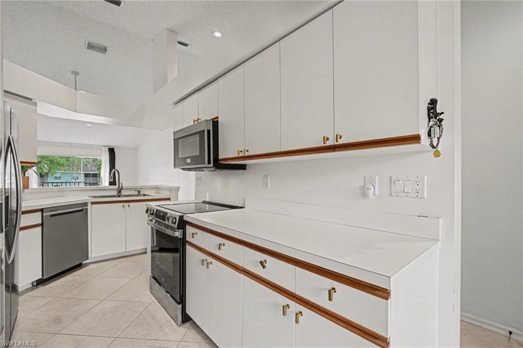 PIPERS POINTE - Residential