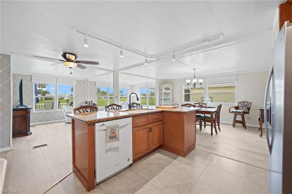 SIX LAKES COUNTRY CLUB - Residential