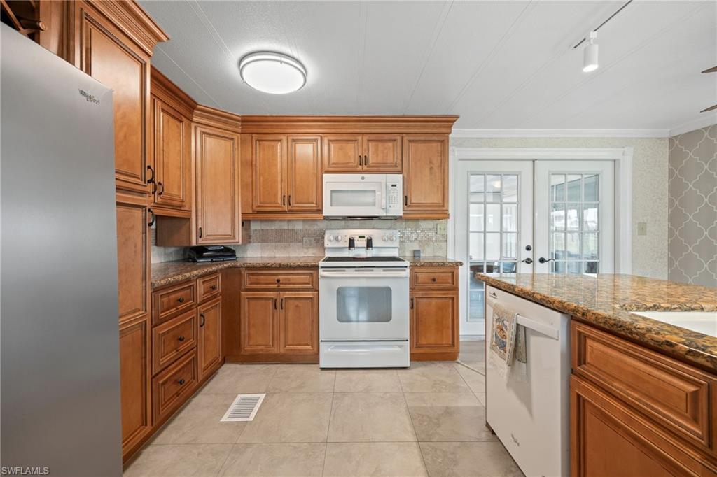 SIX LAKES COUNTRY CLUB - Residential