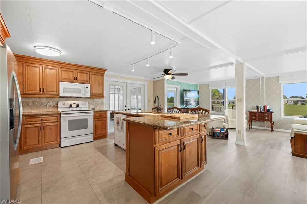 SIX LAKES COUNTRY CLUB - Residential