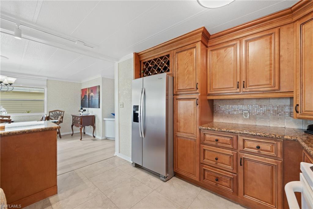 SIX LAKES COUNTRY CLUB - Residential