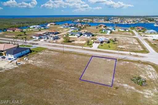 ***** BUILD YOUR PARADISE RIGHT HERE***** LITERALLY A STONES TROW AWAY TO THE WATERS EDGE AND SPREADER CANAL *****YOU WILL ENJOY THE LUXURIES THE NEIGHBORHOOD OFFERS *****AND WILL INCREASE AS TIME MOVES FORWARD - AS THIS IS AN UP AND COMING -HIGH END - GULF ACCESS- WATERFRONT  NEIGHBORHOOD.
***** MANY LUXURIES AND AMENITIES TO DESCRIBE***** PARKS -GOLFING-WATER ACCESS - BEACHES- DINNING - ENTERTAINMENT - SHOPPING- SCHOOLS ALL CLOSE BY! ***** NO VEGETATION OR WILDLIFE TO HOLD UP BUILDING!