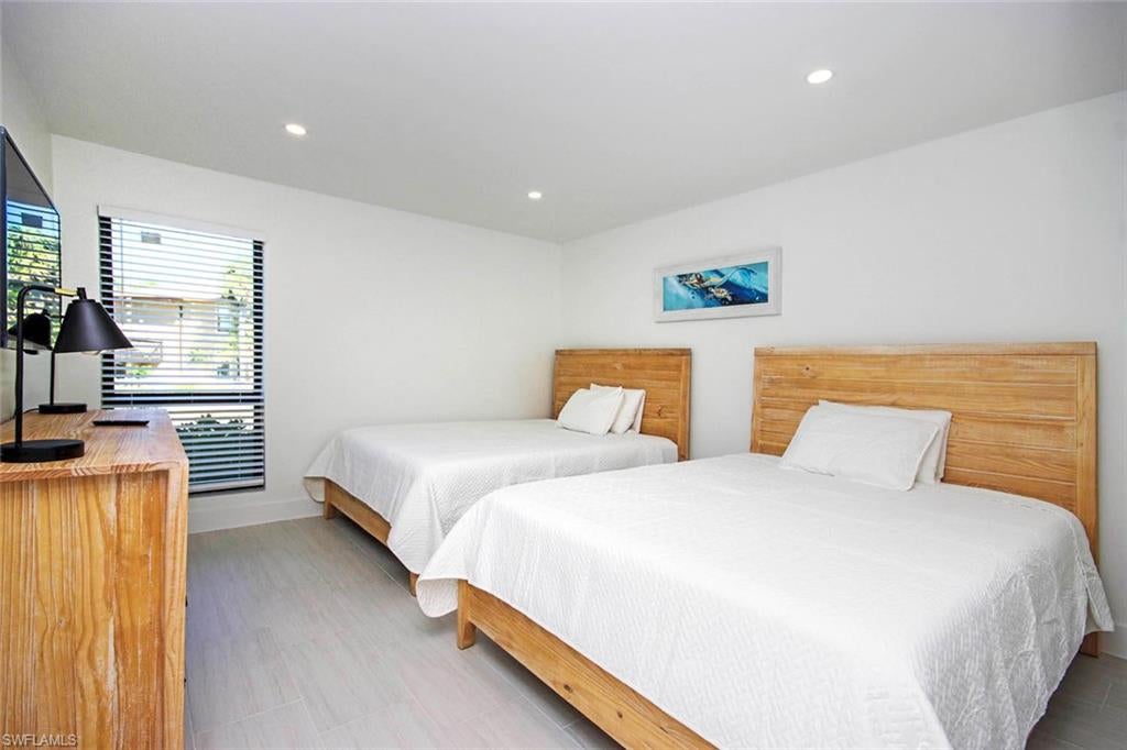 BLIND PASS CONDO - Residential