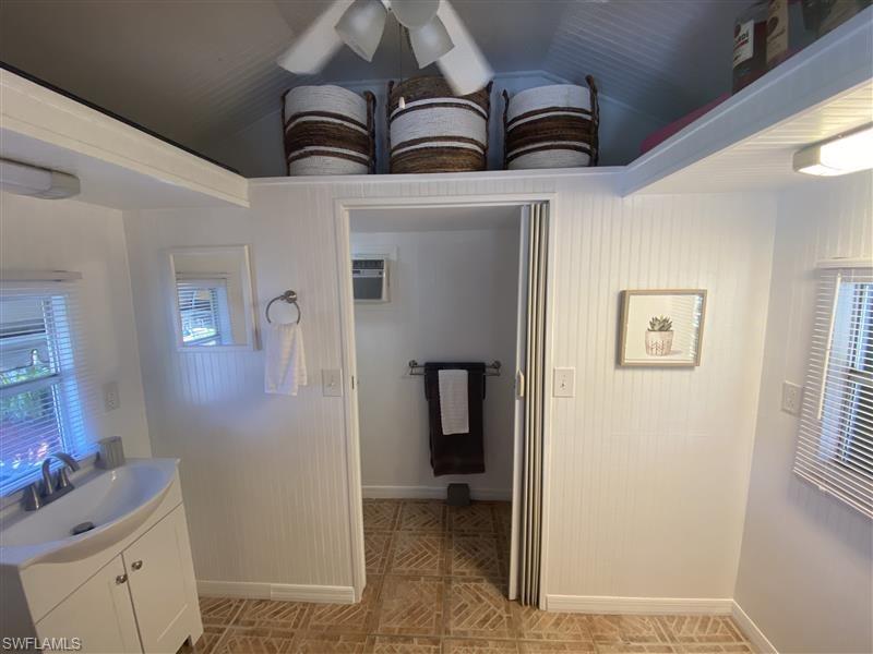 PELICAN LAKE RV RESORT - Land