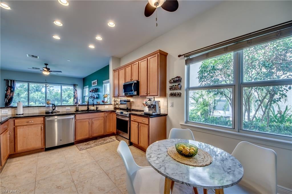 DEVONSHIRE LAKES - Residential