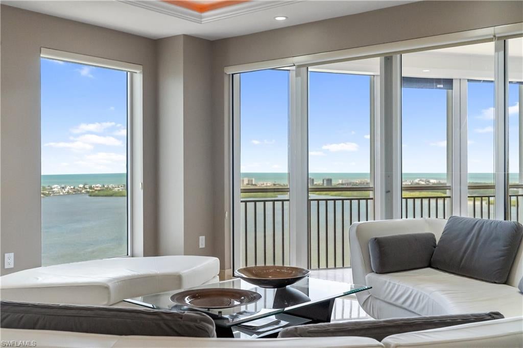 ESTANCIA - Residential Lease