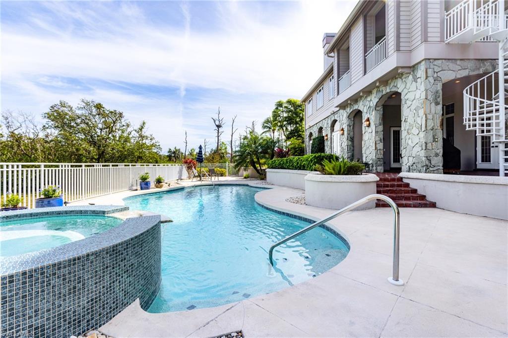 ST. CHARLES HARBOUR - Residential