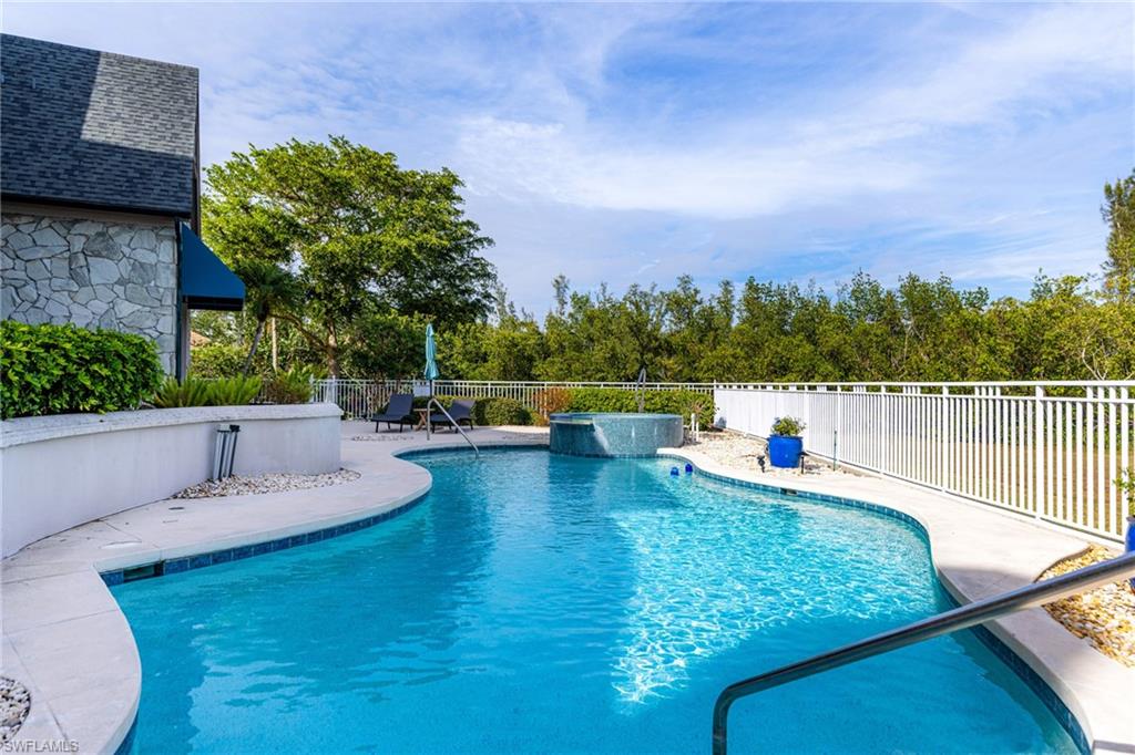 ST. CHARLES HARBOUR - Residential