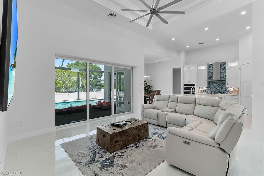 MARCO BEACH - Residential