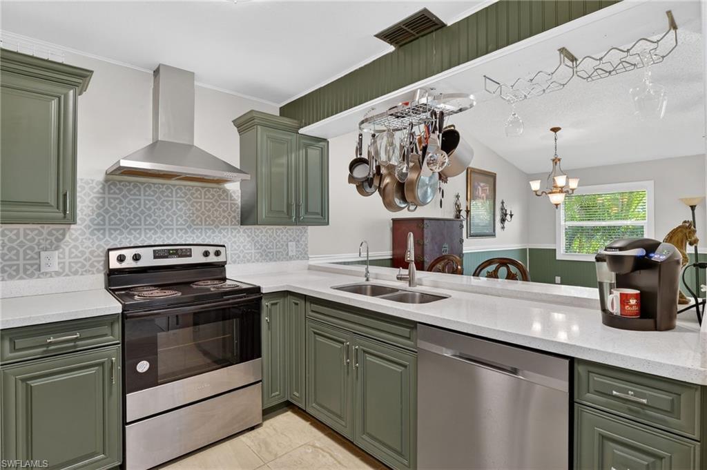 ROYAL WOODS - Residential