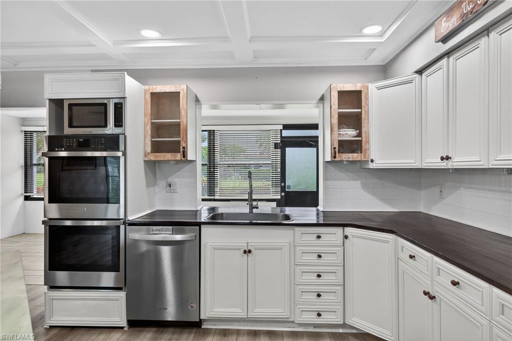 LAKEWOOD VILLAS - Residential