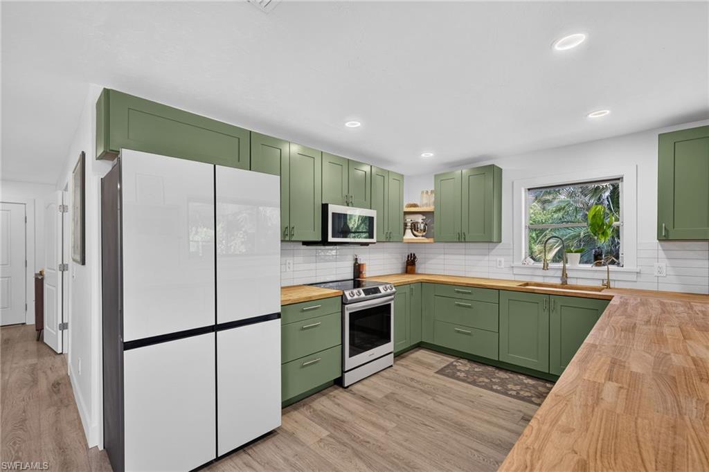 PINE ISLAND TROPICAL HOMESITES - Residential