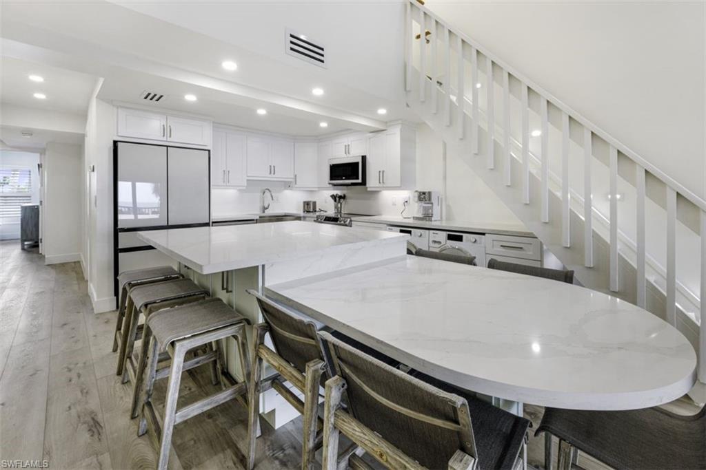 BEACH VILLAS CONDO - Residential