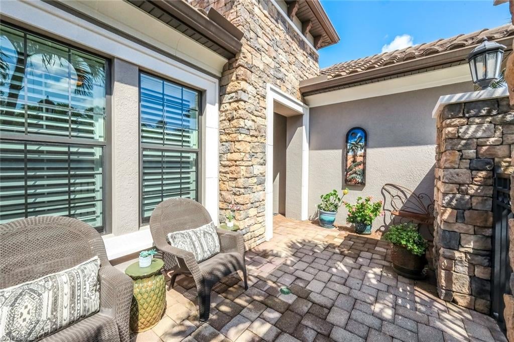 PEBBLE POINTE - Residential