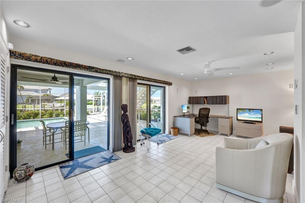 MARCO BEACH - Residential
