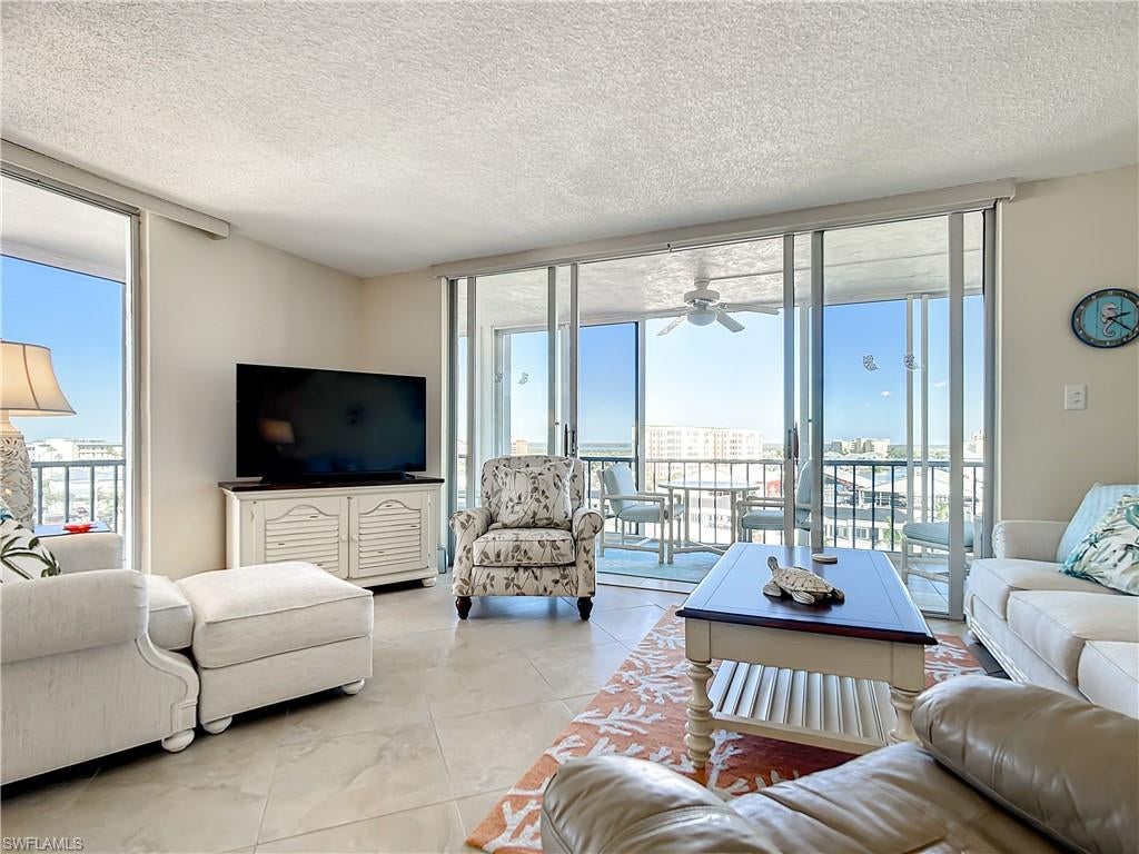 CRECIENTE CONDO EAST - Residential