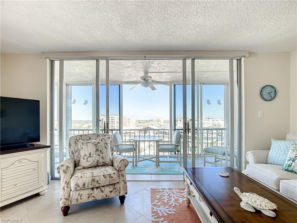 CRECIENTE CONDO EAST - Residential