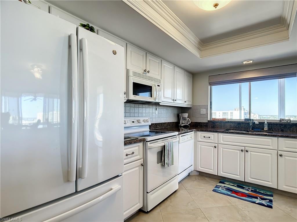 CRECIENTE CONDO EAST - Residential