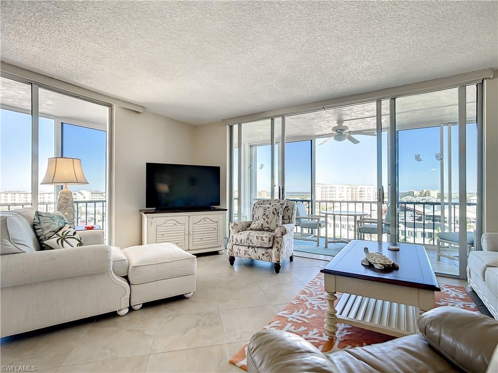 CRECIENTE CONDO EAST - Residential