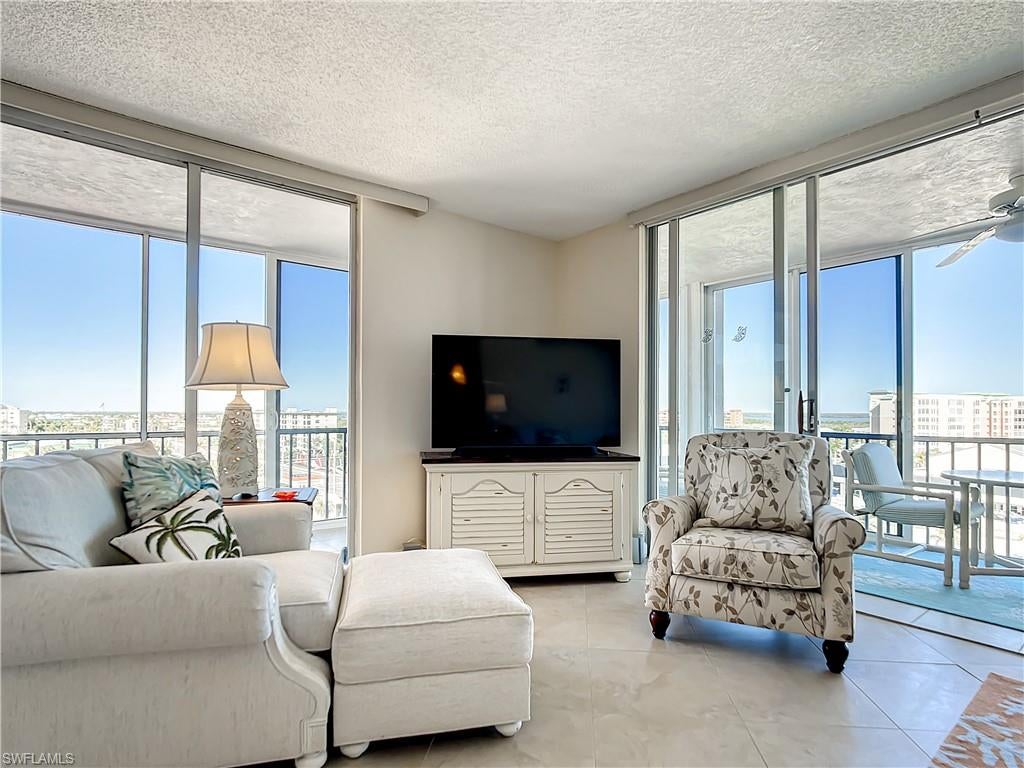 CRECIENTE CONDO EAST - Residential