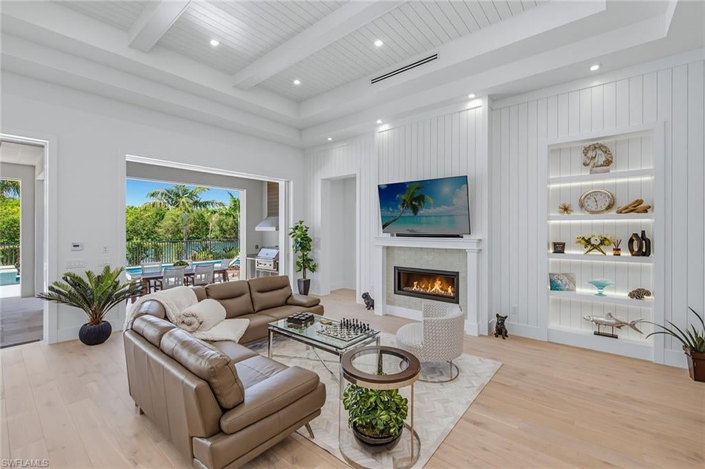 OYSTER HARBOR - Residential
