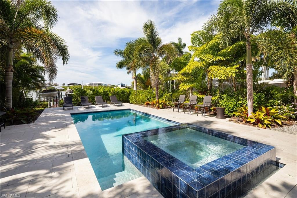 CAROLANDS - Residential